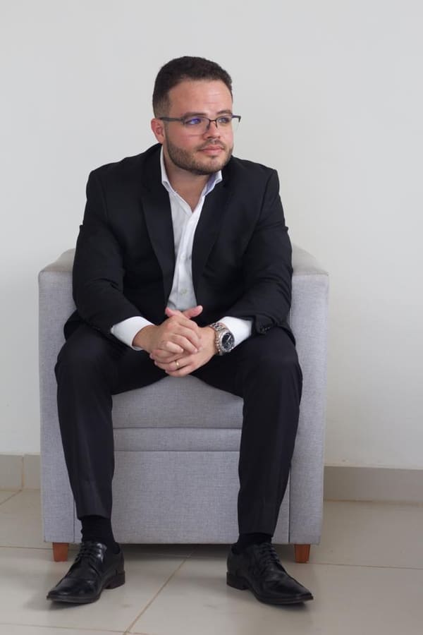 Dr. Tiago Elias